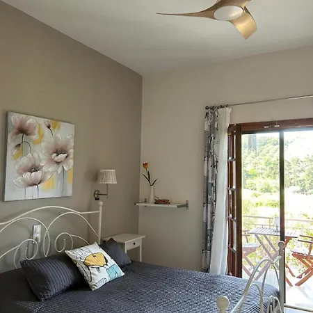 Nikos & Vivi Perivólion