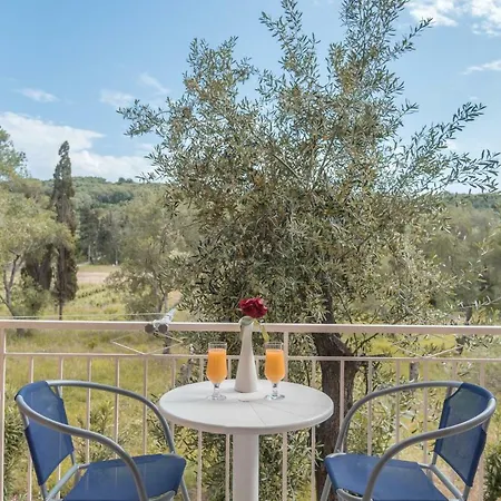 Nikos & Vivi Studios Apartman Perivóli