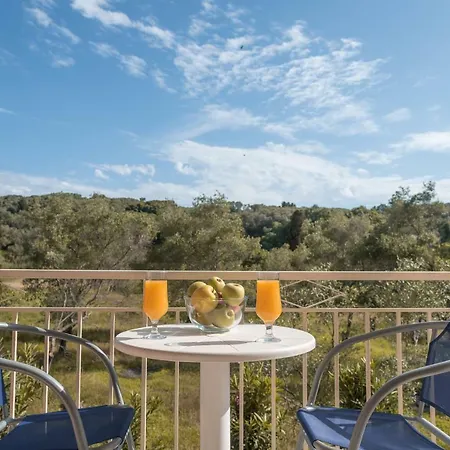 Nikos & Vivi شقة *