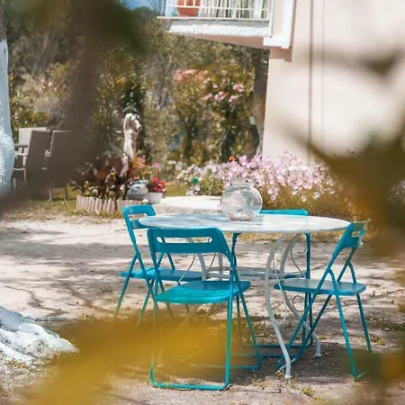 Nikos & Vivi Perivólion